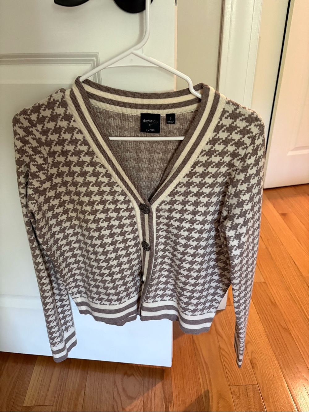 Cyrus Taupe and Cream Houndstooth Knit Cardigan